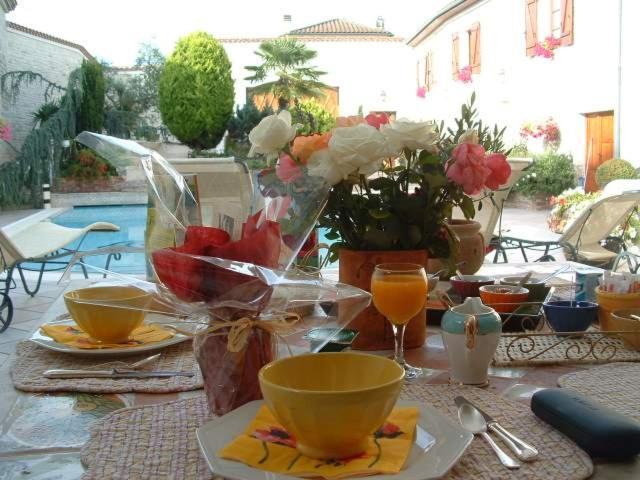 Bed and Breakfast La Fontaine Des Arts Mansle-les-Fontaines Exterior foto