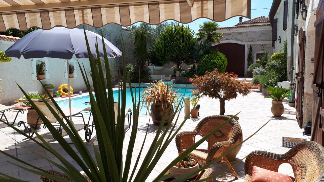 Bed and Breakfast La Fontaine Des Arts Mansle-les-Fontaines Exterior foto